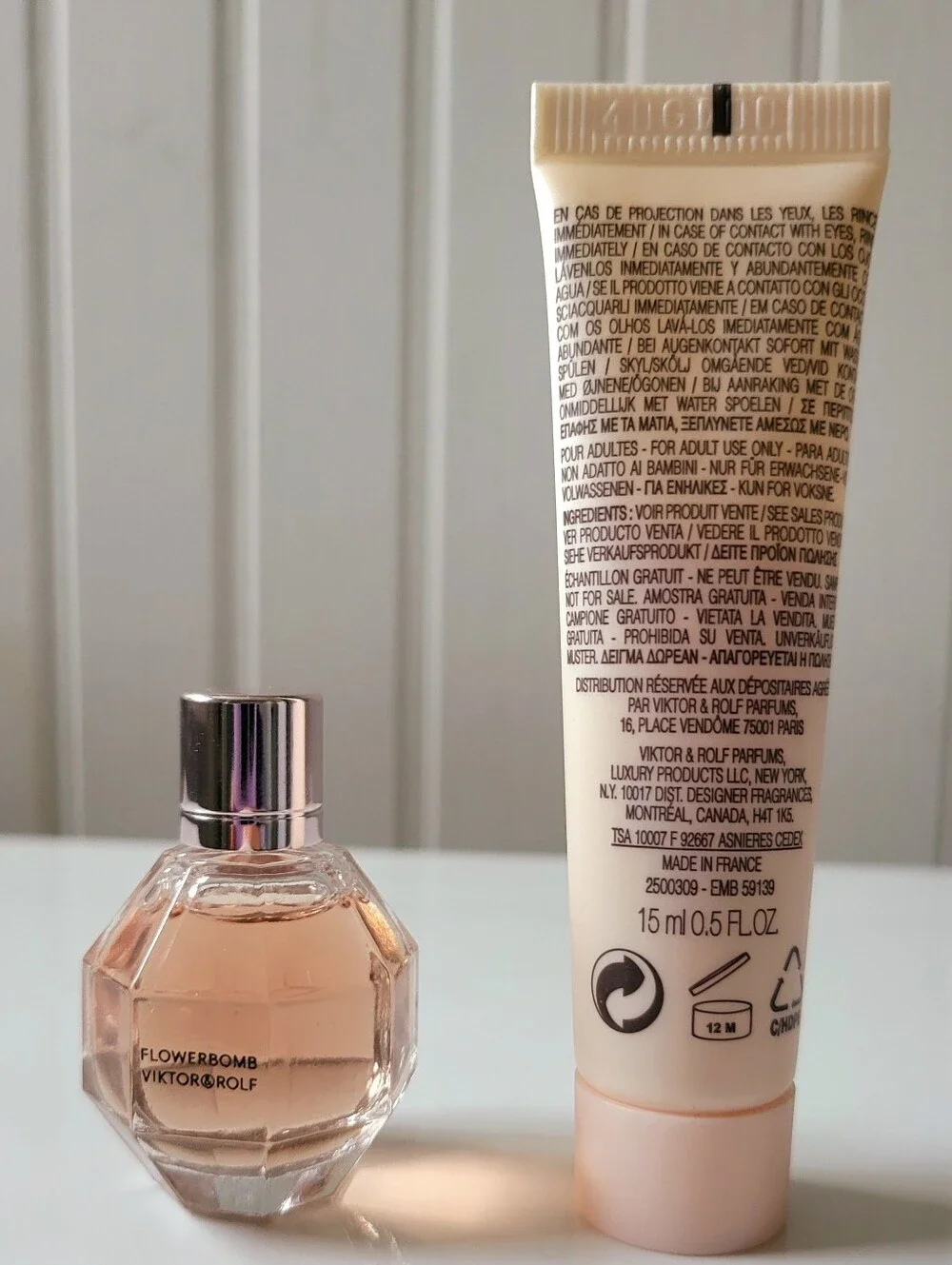 Lot of 2 Viktor & Rolf Flowerbomb + shower gel